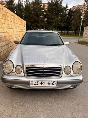 Mercedes E 240-1
