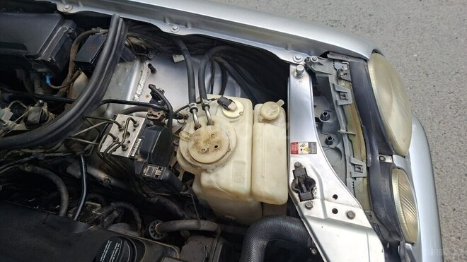 Mercedes E 240-4