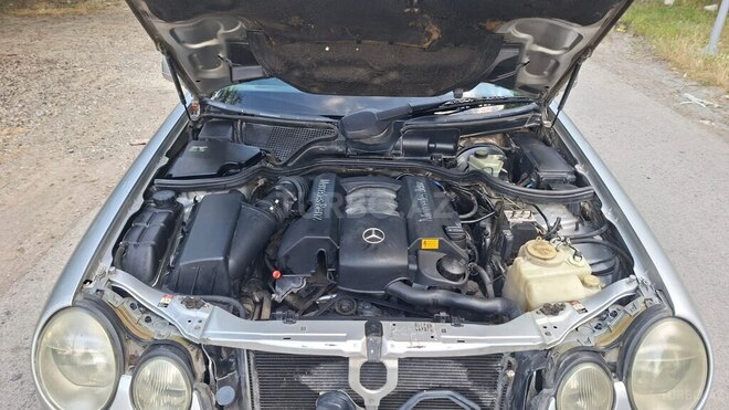 Mercedes E 240-3