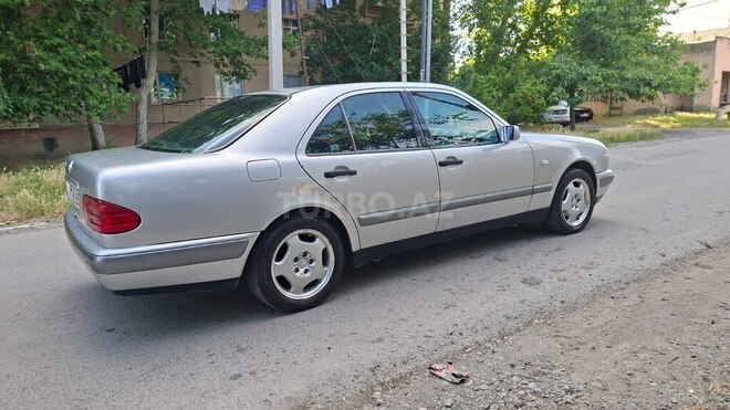 Mercedes E 240-6