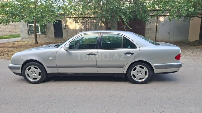 Mercedes E 240-8