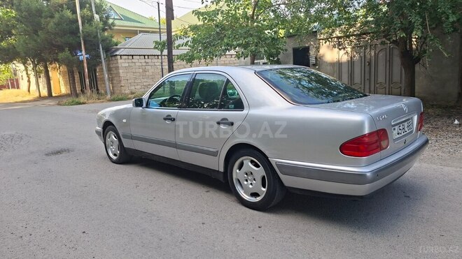 Mercedes E 240-10