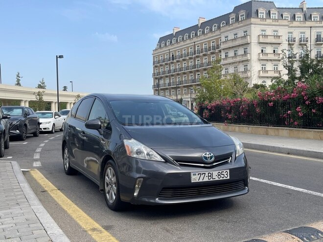 Toyota Prius V-2