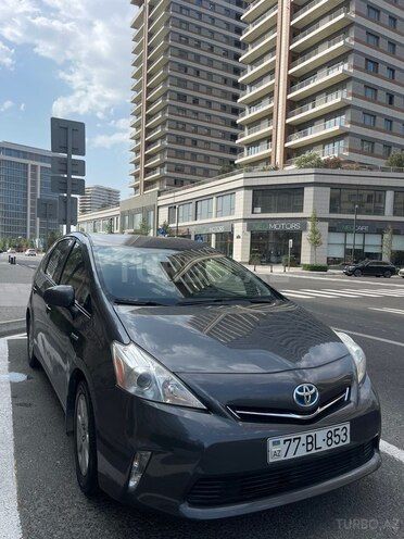 Toyota Prius V-5