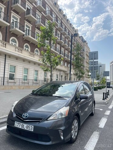 Toyota Prius V-6