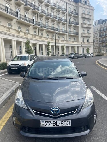 Toyota Prius V-4