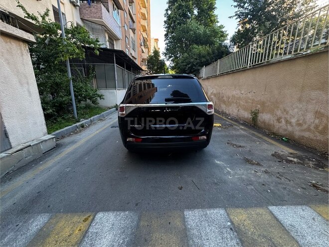 Mitsubishi Outlander-2