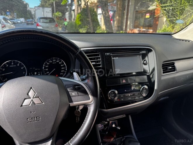 Mitsubishi Outlander-4