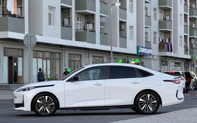 Changan Qiyuan A05-8