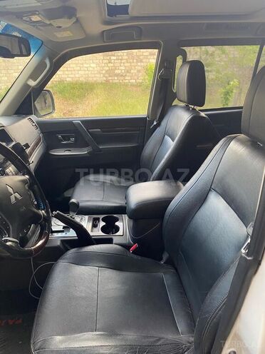 Mitsubishi Pajero-7