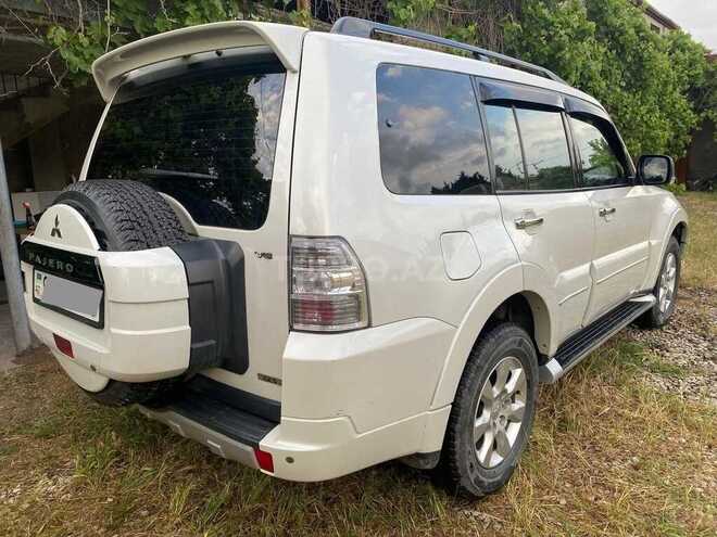 Mitsubishi Pajero-2