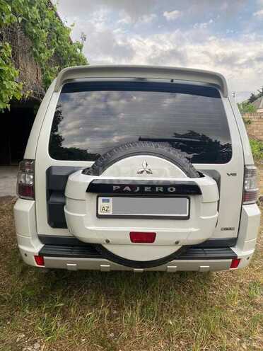 Mitsubishi Pajero-5