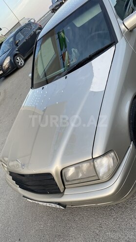 Mercedes C 220-12