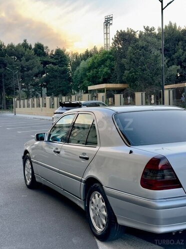 Mercedes C 200-11