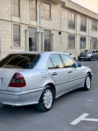 Mercedes C 200-10