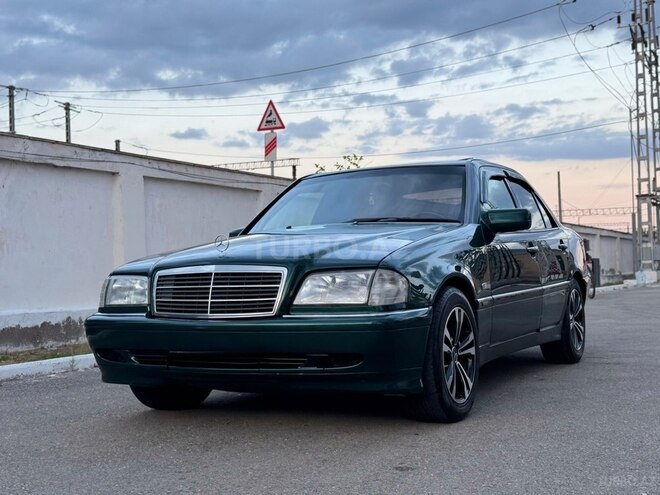 Mercedes C 200-1