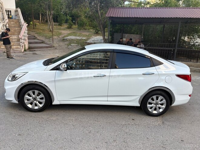 Hyundai Accent-4