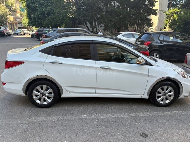 Hyundai Accent-3