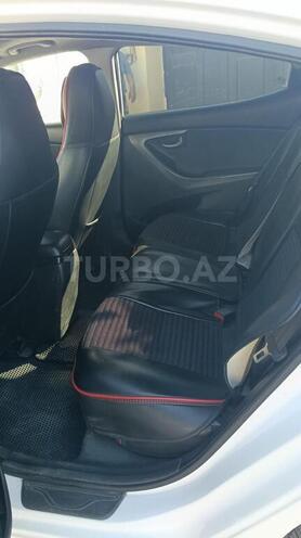 Hyundai Elantra-4