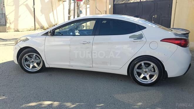Hyundai Elantra-3