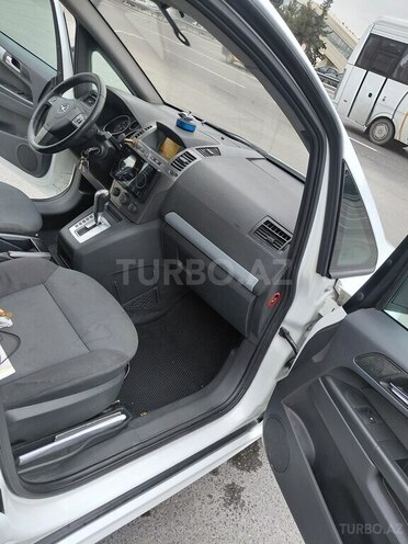 Opel Zafira-4