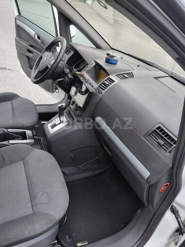 Opel Zafira-6
