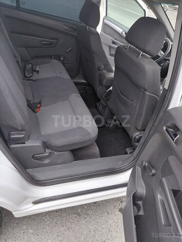 Opel Zafira-8