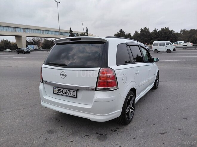 Opel Zafira-11