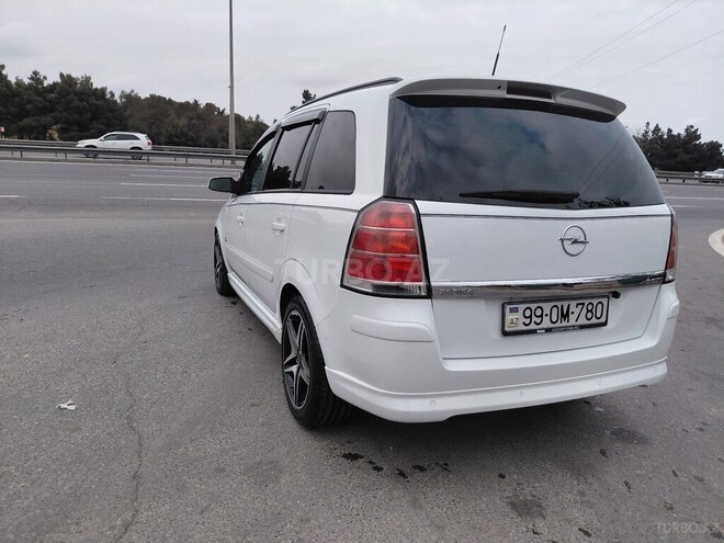 Opel Zafira-10