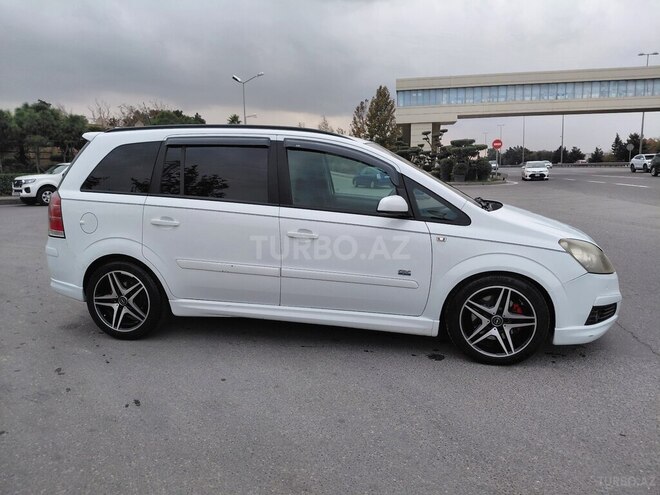 Opel Zafira-12