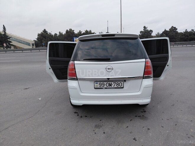 Opel Zafira-15