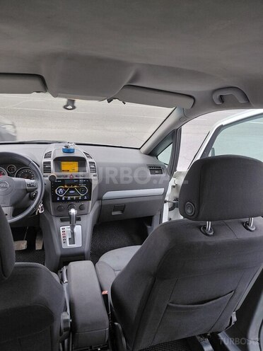 Opel Zafira-16