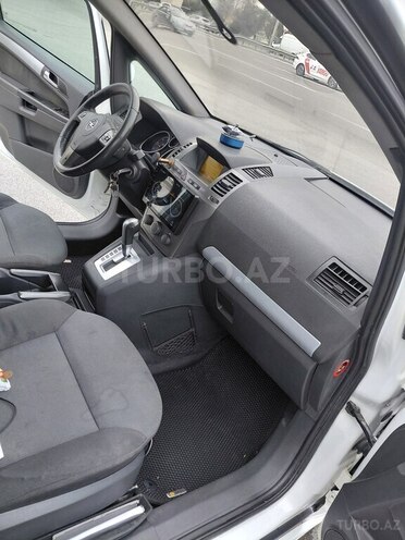 Opel Zafira-18