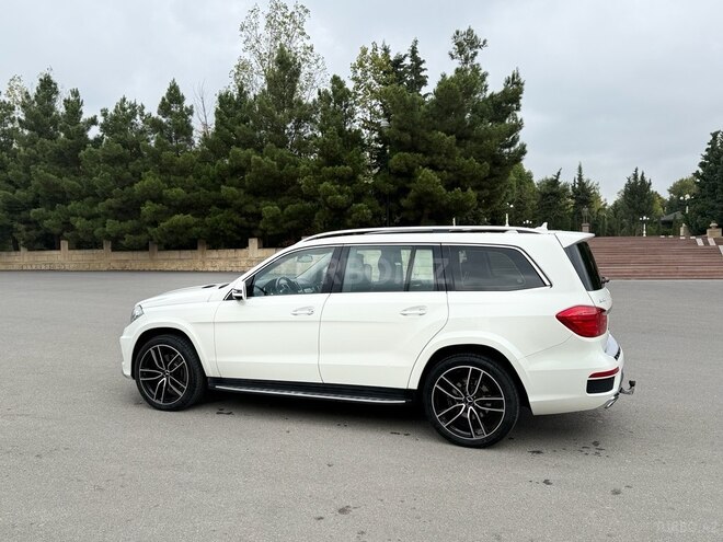 Mercedes GL 550 4MATIC-8