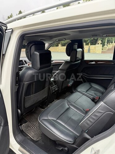 Mercedes GL 550 4MATIC-11