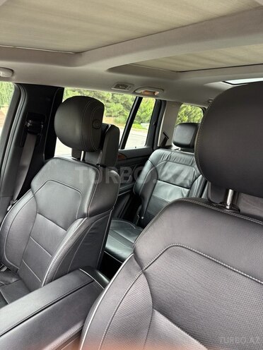 Mercedes GL 550 4MATIC-12