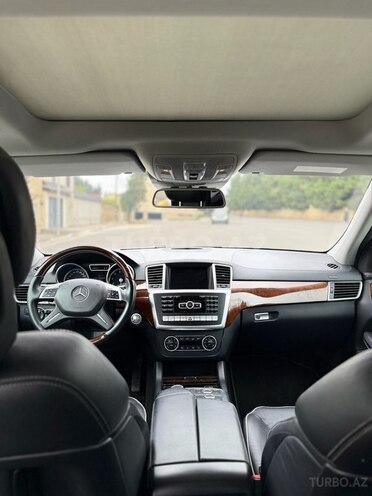 Mercedes GL 550 4MATIC-10