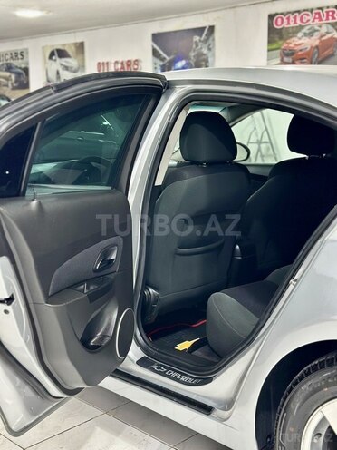 Chevrolet Cruze-16