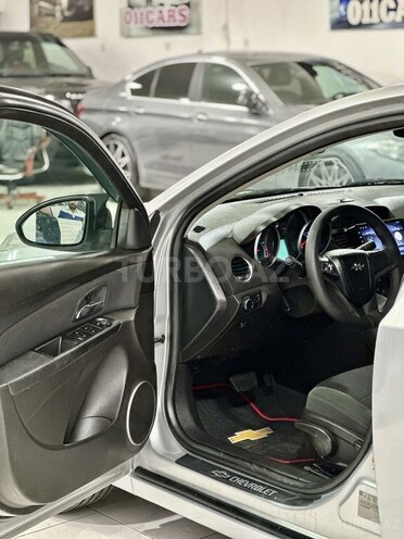 Chevrolet Cruze-12