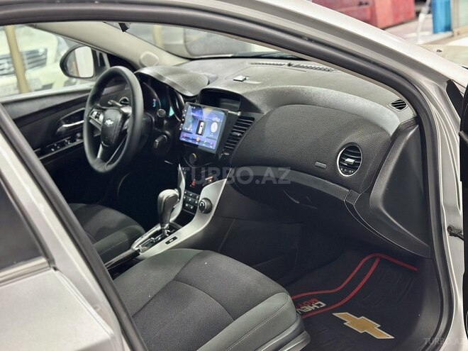 Chevrolet Cruze-13