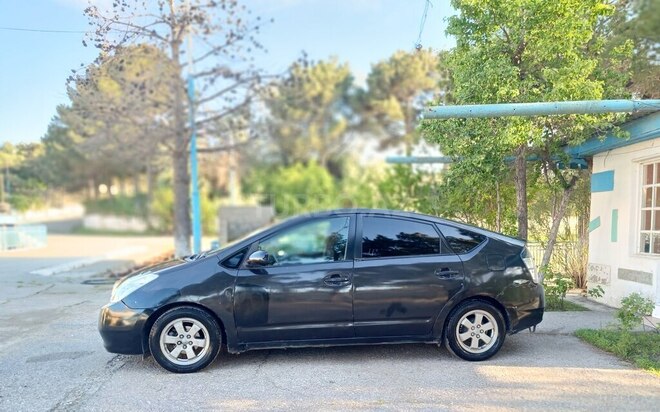 Toyota Prius-5