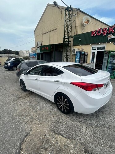 Hyundai Avante-3