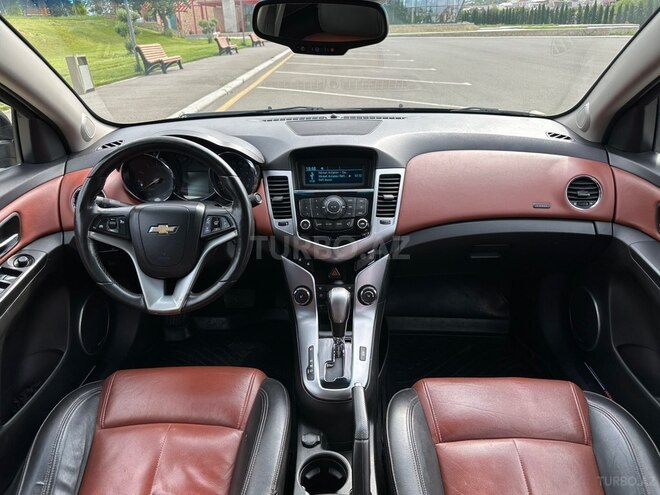 Chevrolet Cruze-12