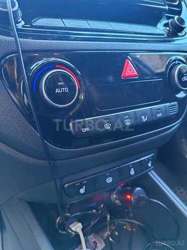 Hyundai Accent-5