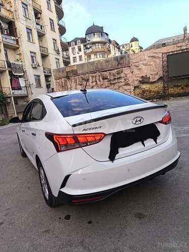 Hyundai Accent-11