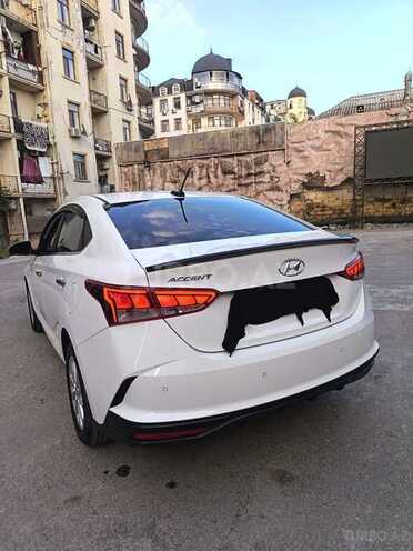 Hyundai Accent-10