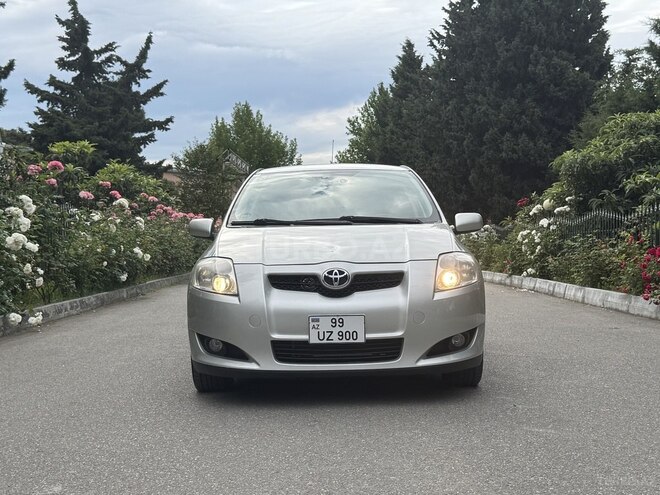 Toyota Auris-1