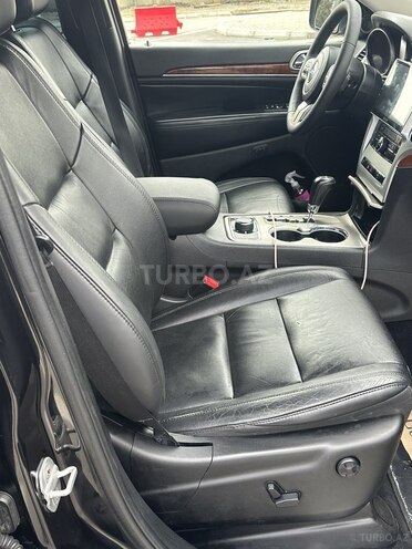 Jeep Grand Cherokee-16