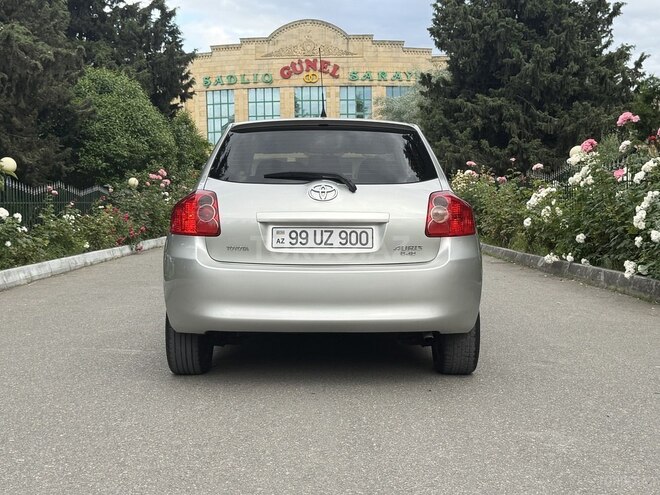Toyota Auris-2