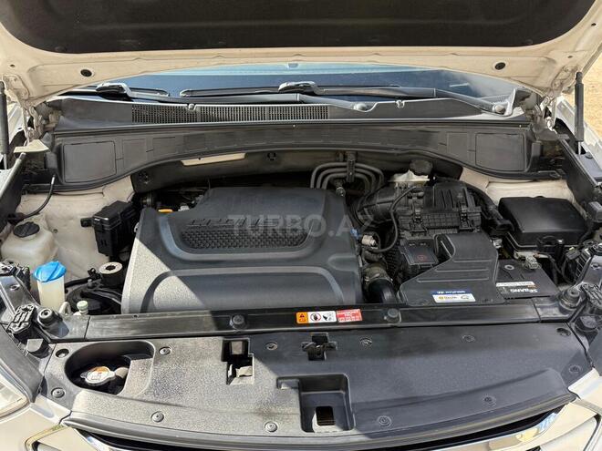 Hyundai Santa Fe-13